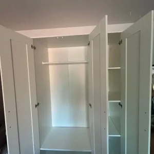 3 door white wardrobe with mirror - Image 4