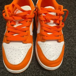 Nike Dunk Low Trainers Size 8 White Orange - Image 2