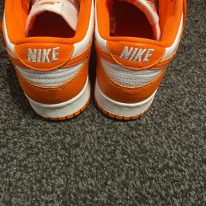 Nike Dunk Low Trainers Size 8 White Orange - Image 4