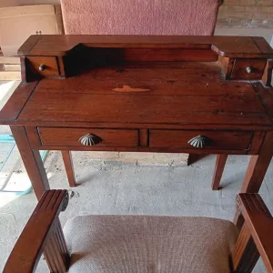 Bereau desk