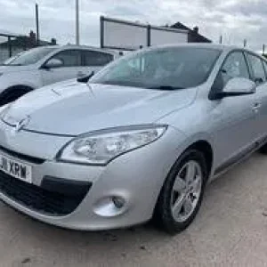 2011 Renault Megane 1.6 DYNAMIQUE VVT 5-door Hatchback - Image 3