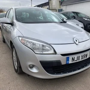 2011 Renault Megane 1.6 DYNAMIQUE VVT 5-door Hatchback - Image 4