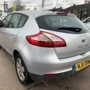 2011 Renault Megane 1.6 DYNAMIQUE VVT 5-door Hatchback - Image 5