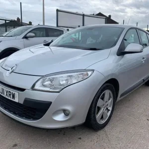 2011 Renault Megane 1.6 DYNAMIQUE VVT 5-door Hatchback - Image 6