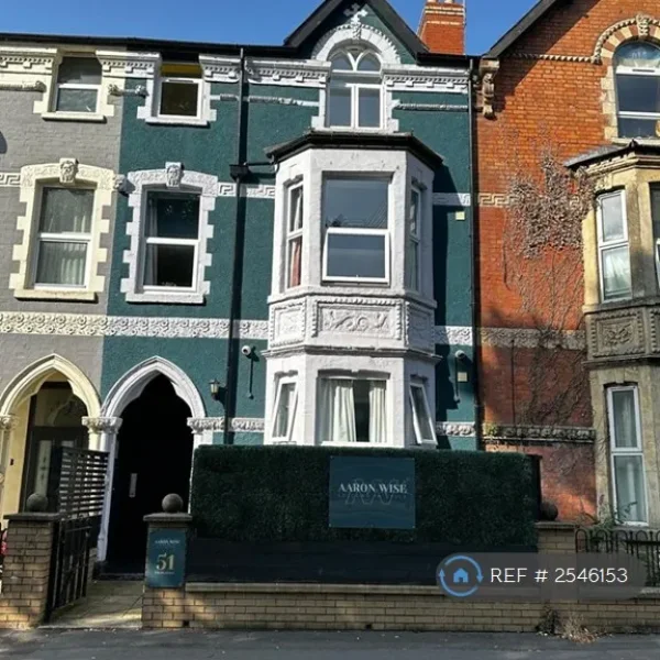 2 bedroom flat in Fitzhamon Embankment, CF11