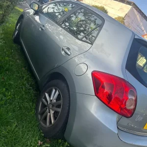 Toyota Auris 2009 - Image 4