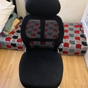 Office chair with headrest