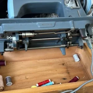 Jones sewing machine - Image 2