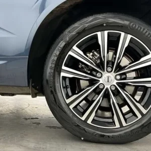2021 Volvo XC60 Recharge Inscription T6 AWD Plug-in Hybrid Estate - Image 4