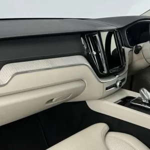 2021 Volvo XC60 Recharge Inscription T6 AWD Plug-in Hybrid Estate - Image 6