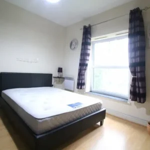 Modern first-floor apartment in Solomon's Court - Image 8