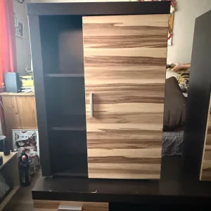 Storage unit with three sections - Image 3