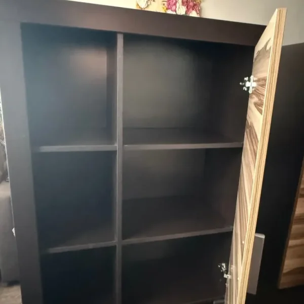 Storage unit with three sections