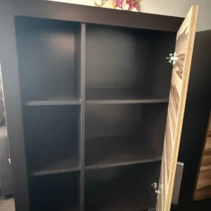 Storage unit with three sections