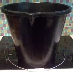 6 Black Plastic Buckets with Removable Handles - Image 3