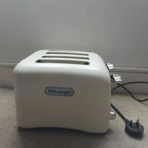 Delonghi 4-slice toaster - Image 3