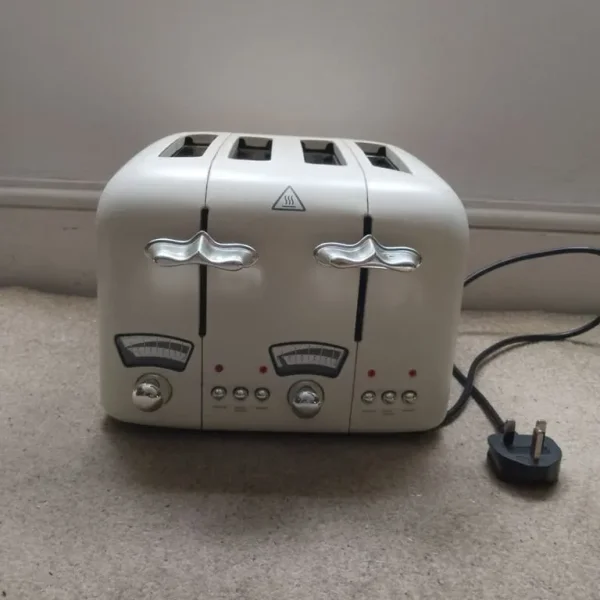 Delonghi 4-slice toaster