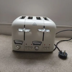 Delonghi 4-slice toaster