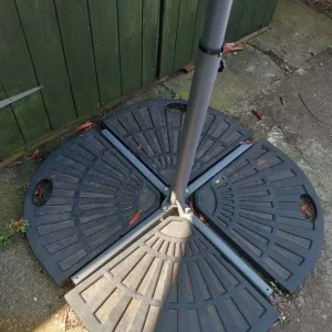 Large cantilevered parasol and weights - Image 5