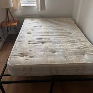 Kingsize metal bed, 200cm x 15ing