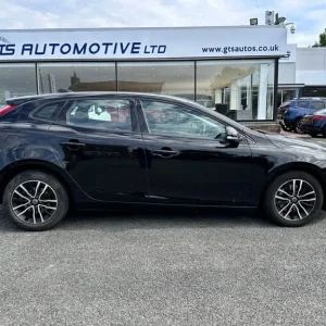 2019 Volvo V40 2.0 T2 Momentum NAV Plus Five Door Hatchback - Image 5