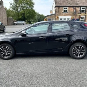 2019 Volvo V40 2.0 T2 Momentum NAV Plus Five Door Hatchback - Image 7