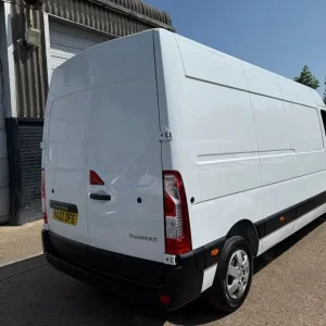 2022 Renault Master LM35dCi 135 Business+ Medium Roof Van - Image 5