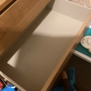 Malm chest of drawers with child safety locks - Image 4