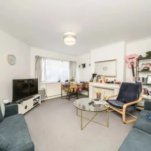 2 bedroom flat in Deanhill Court, Humberston, North East Lincolnshire - Image 3