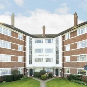 2 bedroom flat in Deanhill Court, Humberston, North East Lincolnshire
