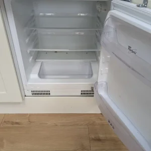 Whirlpool Integrated Fridge - Image 2