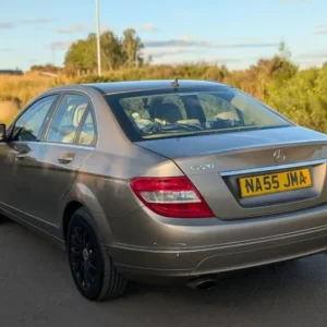 Mercedes-Benz C-Class Saloon 2.2 Diesel Auto - Image 7