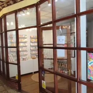 Shop in Swindon, England - Image 5