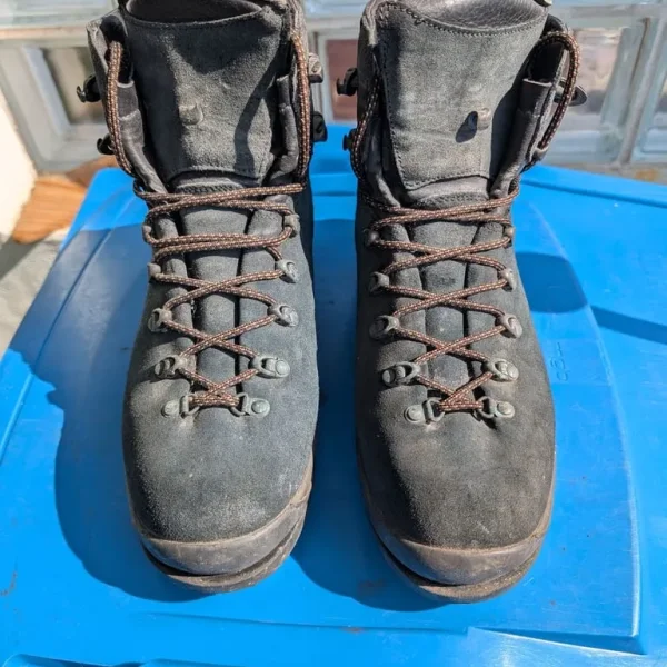 Scarpa Manta mountaineering boots