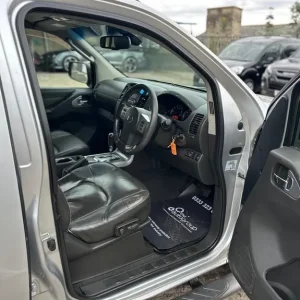 2012 Nissan Navara Double Cab Pick Up Tekna 2.5dCi 190 4WD Auto - Image 7