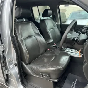 2012 Nissan Navara Double Cab Pick Up Tekna 2.5dCi 190 4WD Auto - Image 8