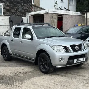 2012 Nissan Navara Double Cab Pick Up Tekna 2.5dCi 190 4WD Auto