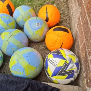 Size 3 footballs - Image 3