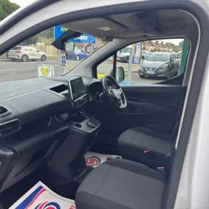 2021 Vauxhall Combo 1.5 Turbo D Auto Panel Van - Image 5