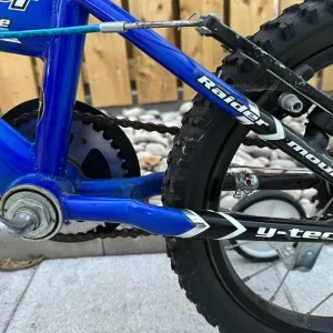 Concept MX-100 Blue 16" Boys Mountain Bike with Stabilisers - Image 7