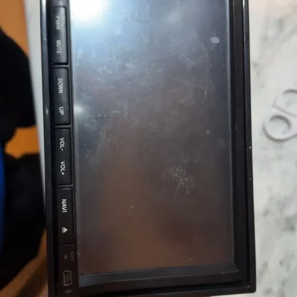 Double-din touchscreen aftermarket radio