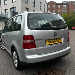 2007 VW Touran 2.0 TDI Manual 6-Speed - Image 6