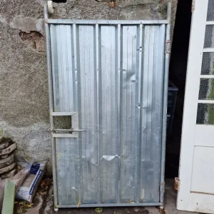 Heras Security Panel Fencing – 9 panels, door, clips, feet - Image 6