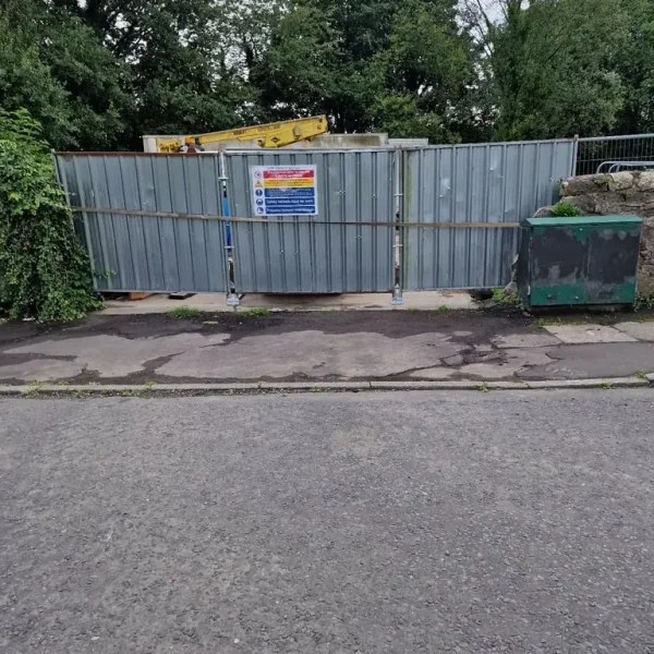 Heras Security Panel Fencing – 9 panels, door, clips, feet