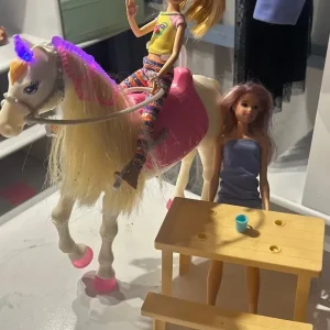 Barbie Camper Van with Horse and Accessories - Image 8