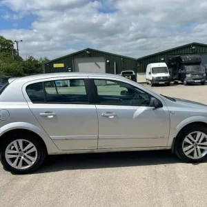 2008 Vauxhall Astra 1.9 CDTi SXi Hatchback - Image 3
