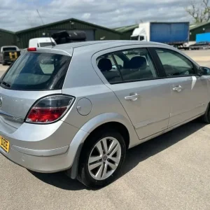 2008 Vauxhall Astra 1.9 CDTi SXi Hatchback - Image 4