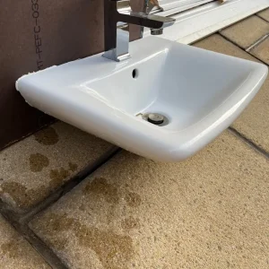 Bathroom sink with tap - Image 2