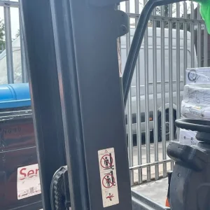 electric forklift - Image 4
