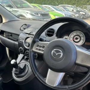 2009 Mazda2 1.3 Tamura 5-door hatchback petrol manual - Image 7